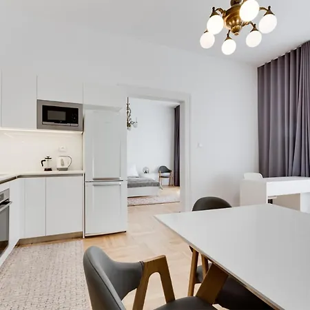 Apartmán Historic Center - Stylish Family With Balcony Next To River