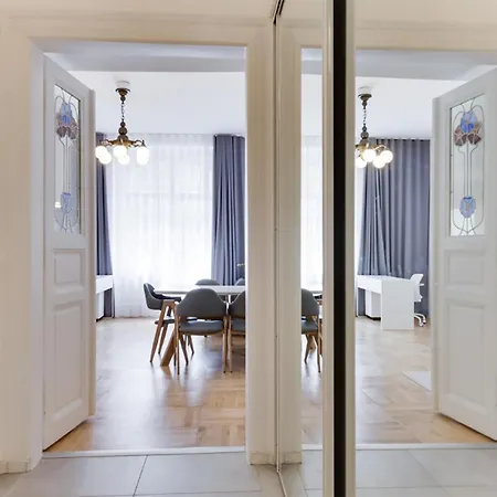 Apartmán Historic Center - Stylish Family With Balcony Next To River