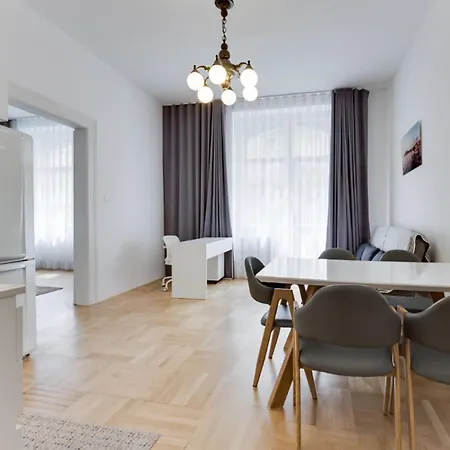 Historic Center - Stylish Family With Balcony Next To River * Praga