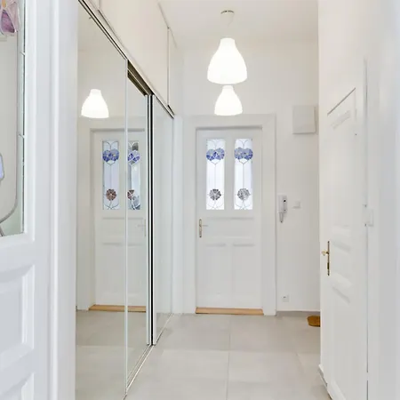 Historic Center - Stylish Family With Balcony Next To River Apartamento Praga