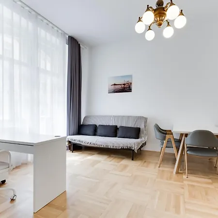 Historic Center - Stylish Family With Balcony Next To River Apartamento Praga