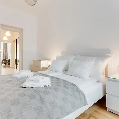 Lejlighed Historic Center - Stylish Family With Balcony Next To River *